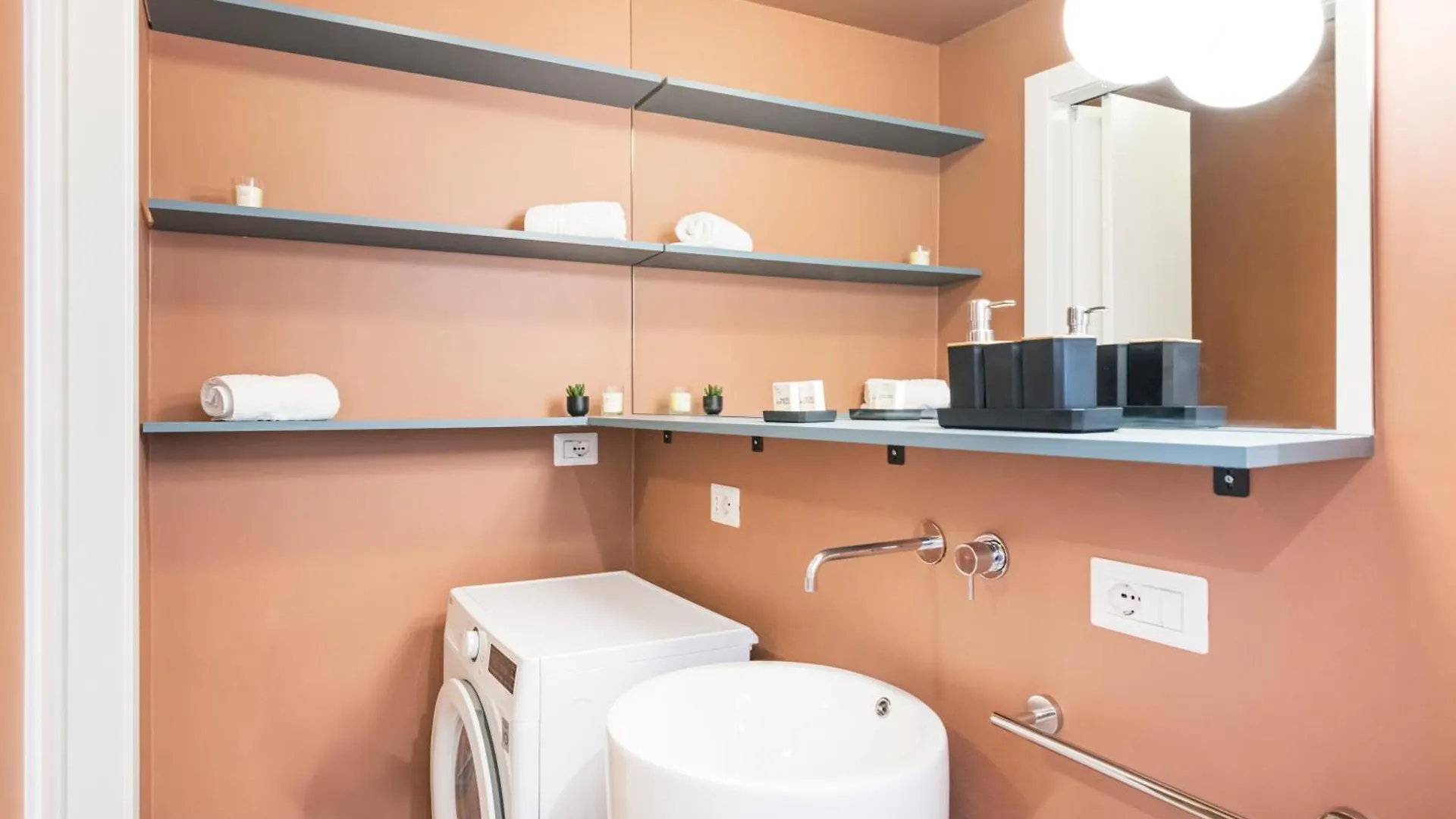 Easylife - Elite Apartments In Porta Venezia 밀라노 0*,  이탈리아